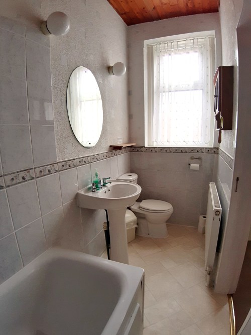 Flat 9 Bathroom & Shower
